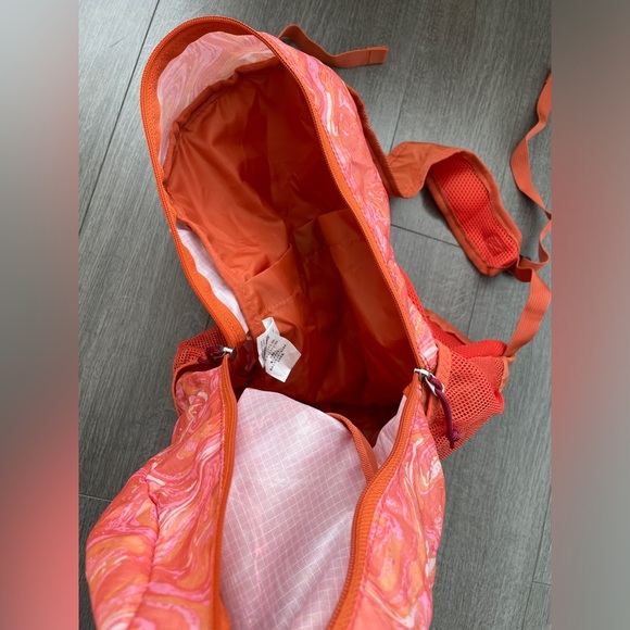 ✨SOLD✨ BNWT Foldable Backpack - 20l - Picture 5 of 7